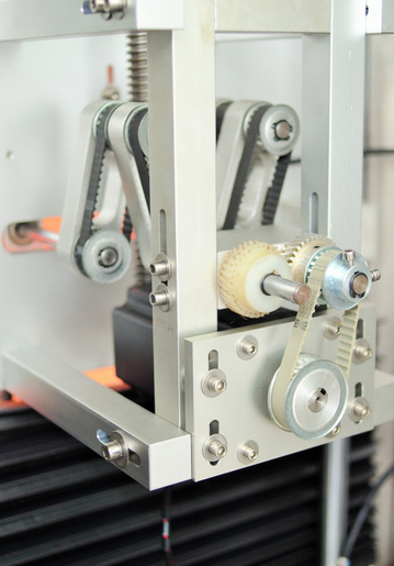 Stroj za etiketiranje skupljajućih čaura za zatvaranje poklopca i tijela s dvije glave