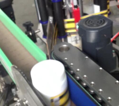 Mašina za etiketiranje okruglih boca, mašina za flaširanje i etiketiranje za teglu teglu šećera