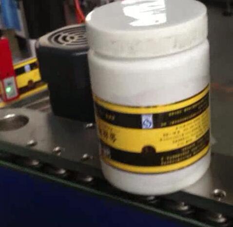 Mašina za etiketiranje okruglih boca, mašina za flaširanje i etiketiranje za teglu teglu šećera