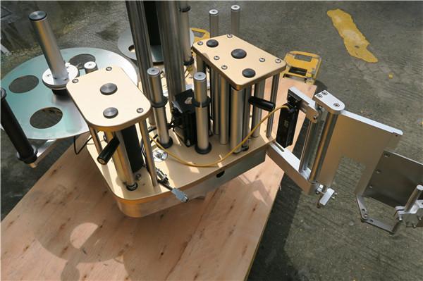 Brza rotacijska mašina za etiketiranje naljepnica s funkcijom rotacije