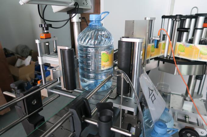 Stroj za etiketiranje naljepnica s okruglom bocom za pitku vodu od 5 l, strojevi za samolijepljenje naljepnica