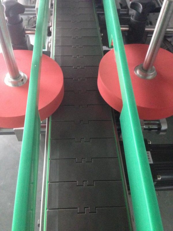 Automatski aplikator etiketa za okruglu / četvrtastu / subuliformnu bocu