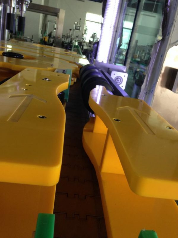 Stroj za etiketiranje boca vina i piva visoke proizvodnje, okrugli etiketa za boce