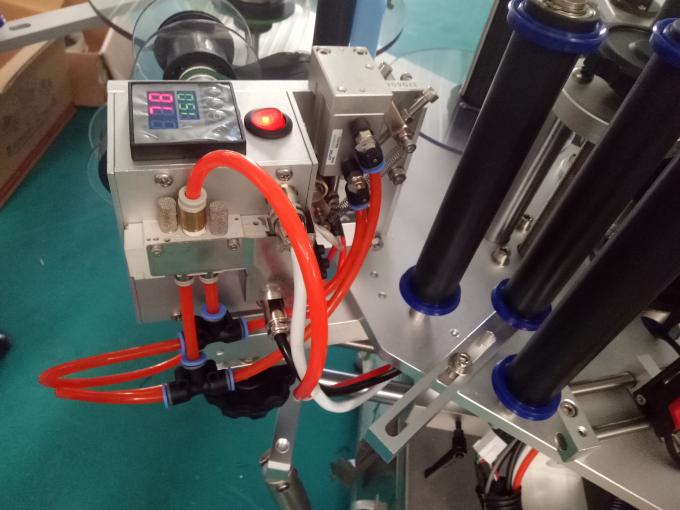 Prilagođena mašina za etiketiranje sa tri ili dvostrane naljepnice sa strojem za kodiranje