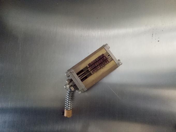 Prilagođena mašina za etiketiranje sa tri ili dvostrane naljepnice sa strojem za kodiranje