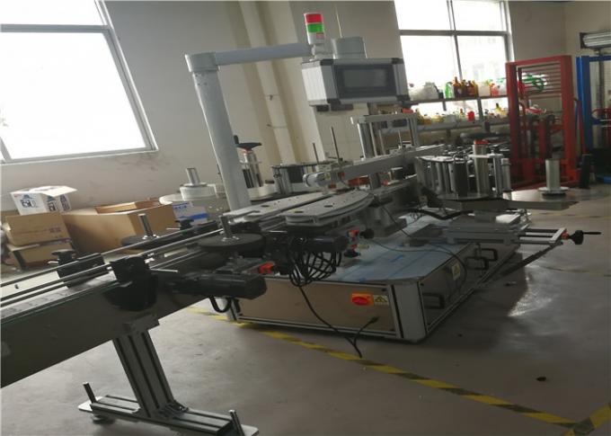 Mašina za etiketiranje samoljepljivih naljepnica za naljepnice s 3 plastične boce za kemikalije i vodu