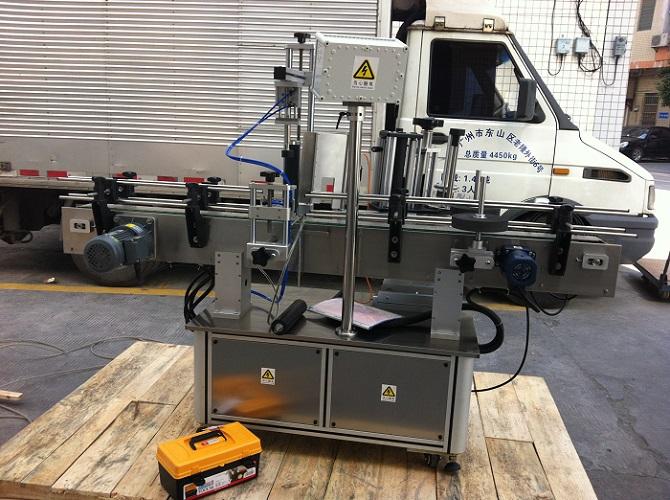 Mašina za etiketiranje naljepnica okruglih bočica visoke preciznosti s dvostrukom etiketom za naljepnicu